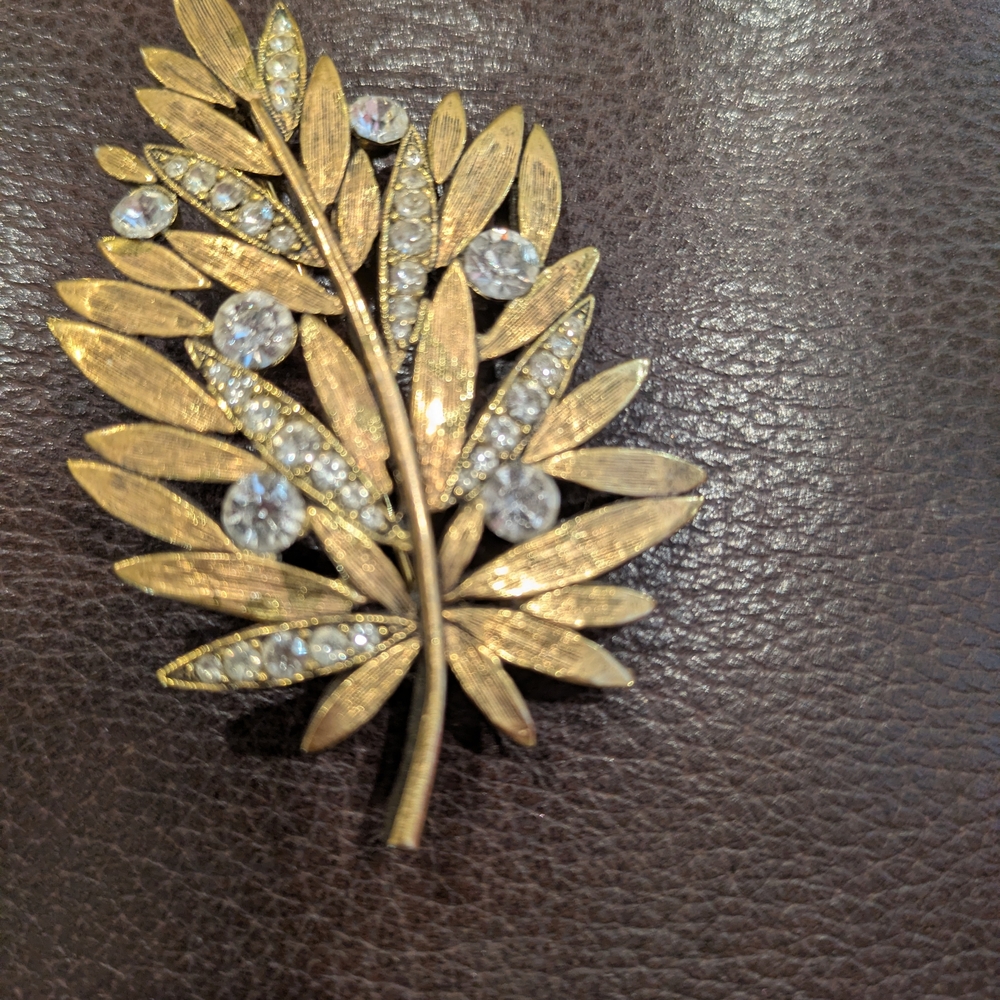 Vintage Elegant Gold Tone Leaf Brooch with Crystal Accents 2.5" L x 1.5" W